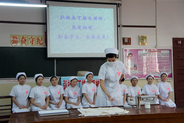 武汉护理职业学校护士节